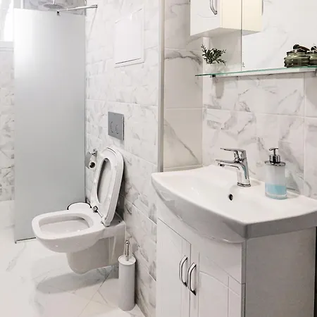 Апартамент Cozy And Stylish 2