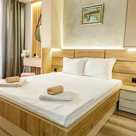 Апартамент Cozy And Stylish 2